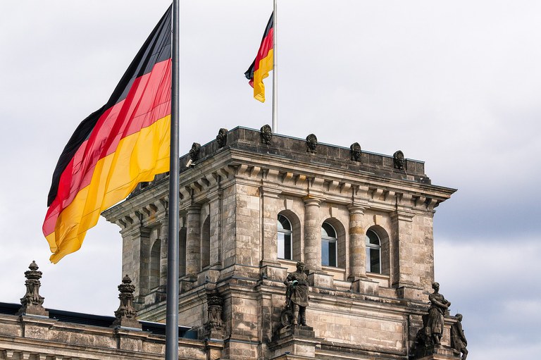 Auf welche Möglichkeiten haben die Väter und Mütter des Grundgesetzes für vorgezogene Neuwahlen festgelegt? Das Reichstagsgebäude in Berlin.